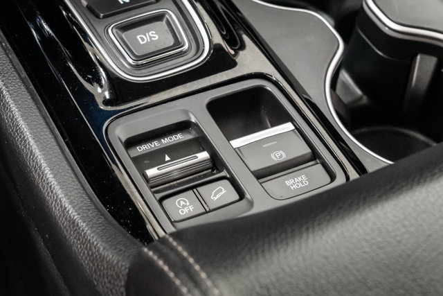Used 2025 Honda Pilot Touring image 24