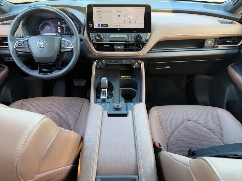 Used 2024 Toyota Grand Highlander AWD Hybrid image 12
