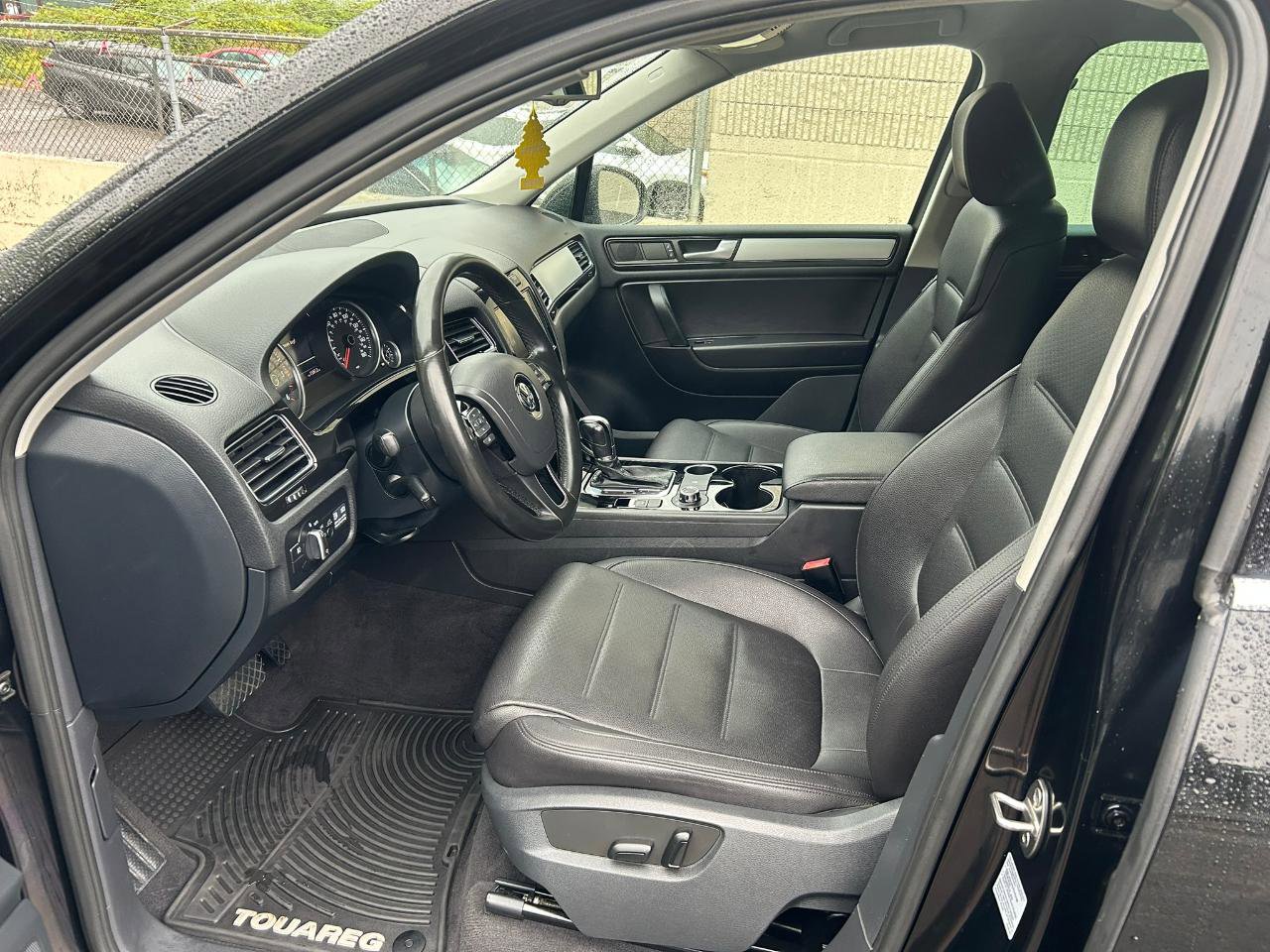 Used 2012 Volkswagen Touareg Sport AWD/4WD image 9