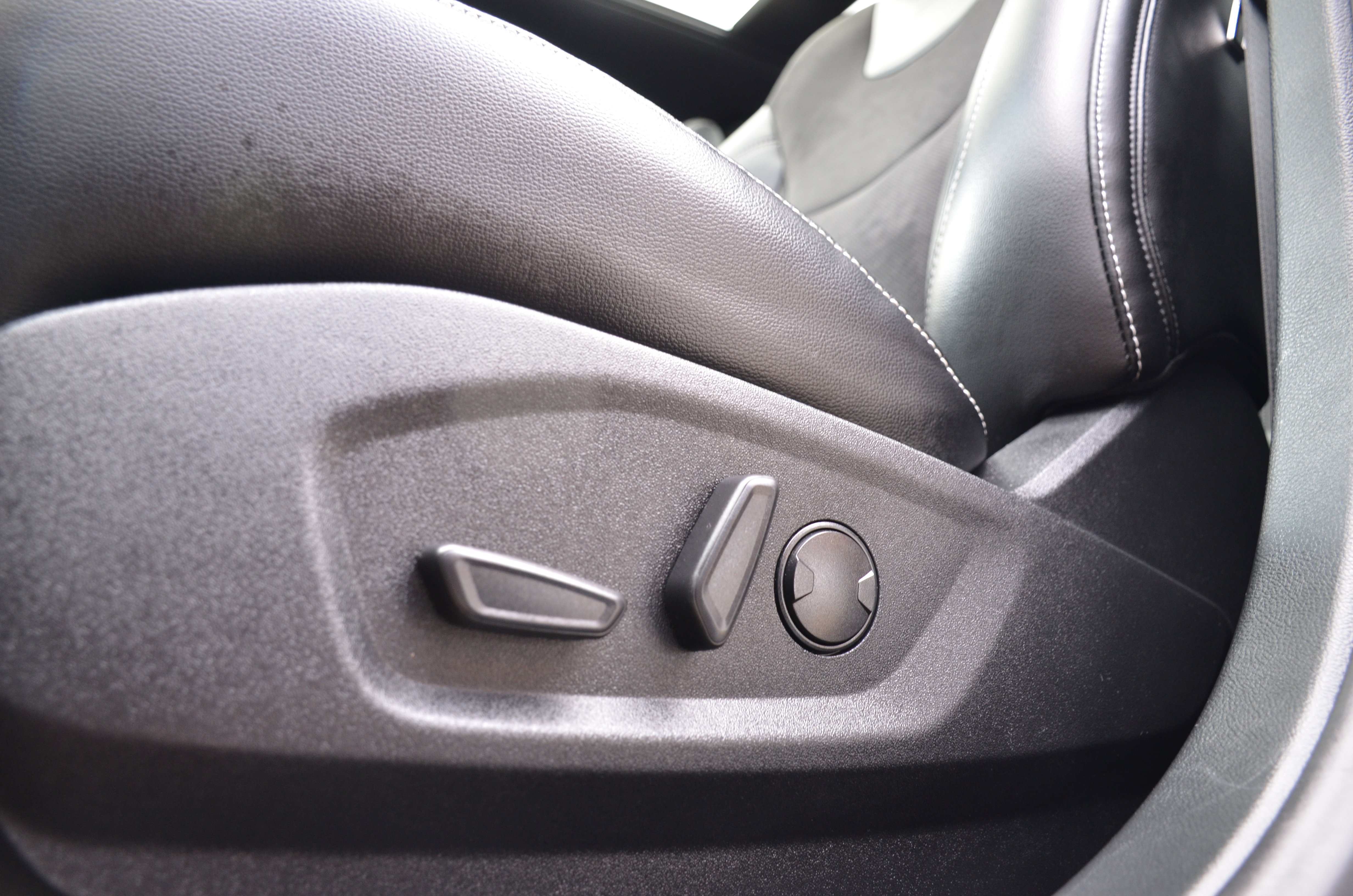 Used 2022 Ford Edge ST w/ Equipment Group 401A image 16