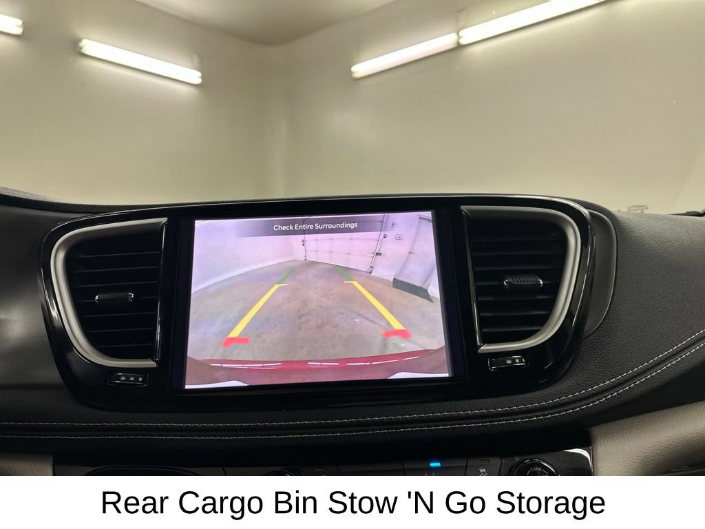Used 2023 Chrysler Pacifica Touring-L AWD/4WD image 43