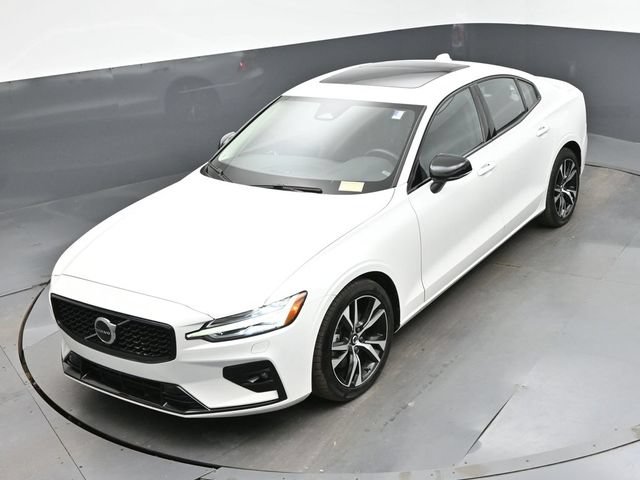 Used 2025 Volvo S60 B5 Core FWD image 19
