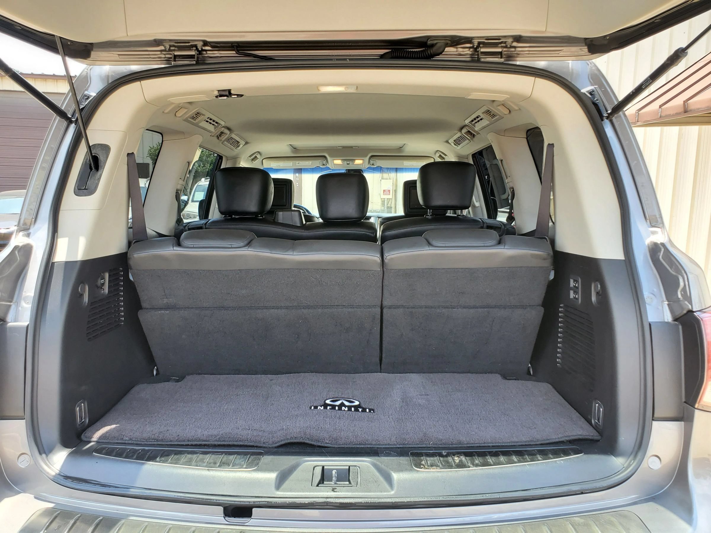 Used 2014 INFINITI QX80 4WD w/ Theater Package image 32