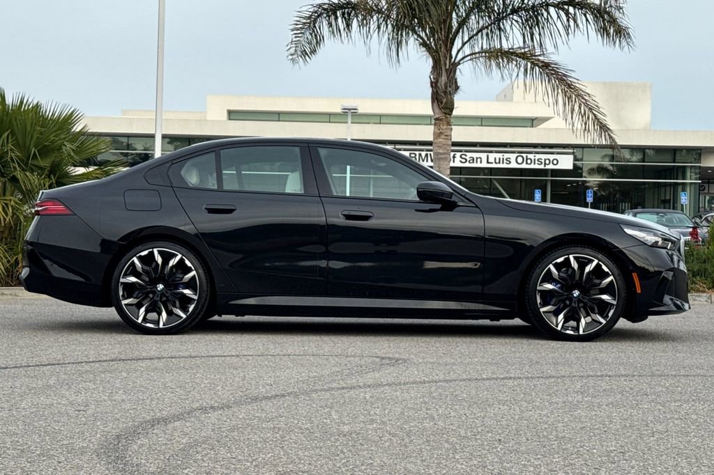 Used 2024 BMW i5 eDrive40i w/ M Sport Package image 2