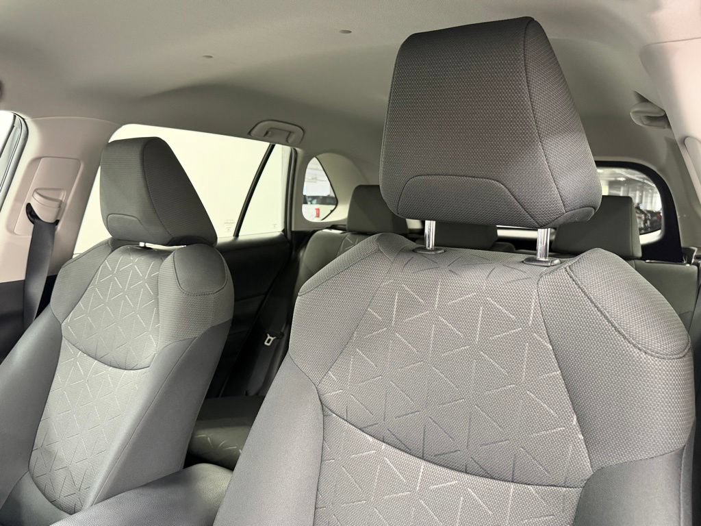 Used 2021 Toyota RAV4 XLE w/ Carpet Mat Package (TMS) AWD/4WD image 24
