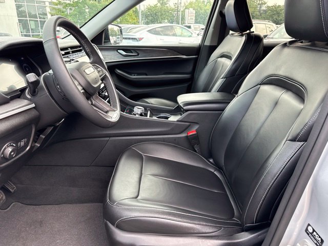 Used 2024 Jeep Grand Cherokee Limited AWD/4WD image 22