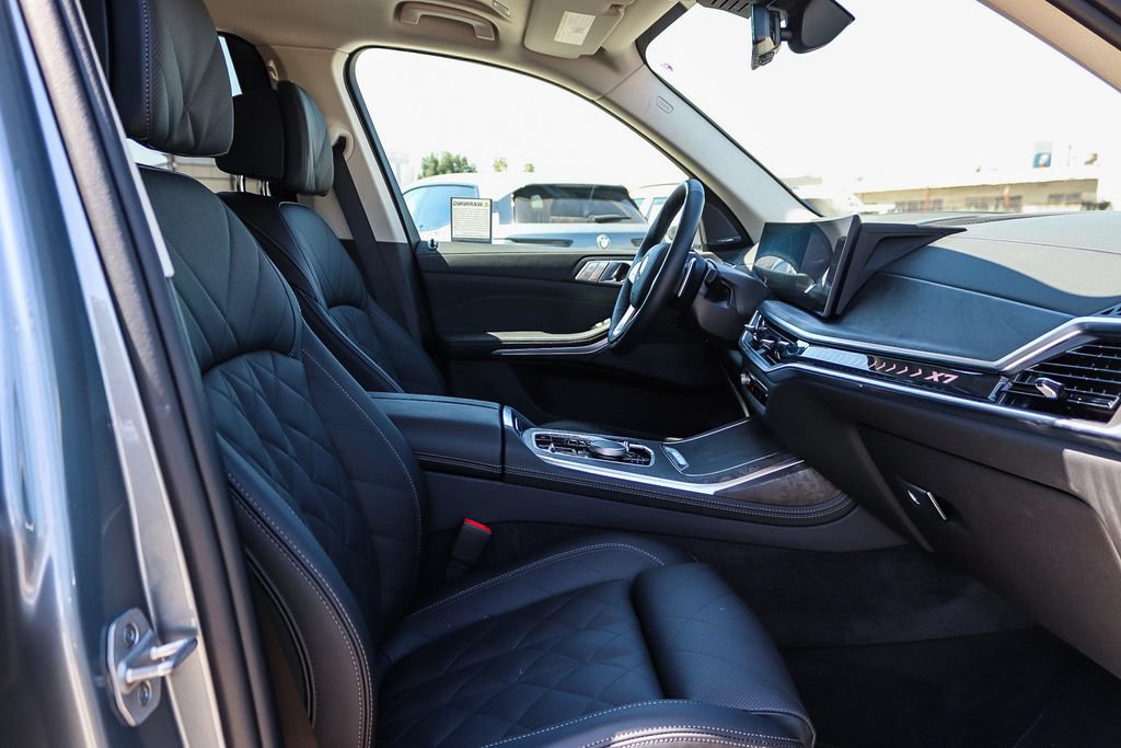 Used 2026 BMW X7 xDrive40i w/ Premium Package AWD/4WD image 17
