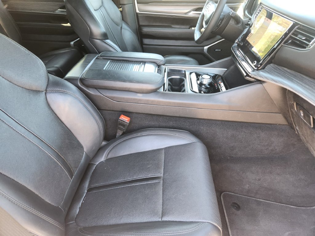 Used 2024 Jeep Wagoneer Series II w/ Flexible Seating Group RWD image 23