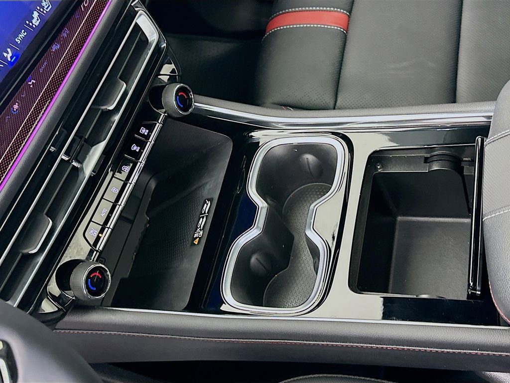 Used 2024 Chevrolet Traverse RS image 17