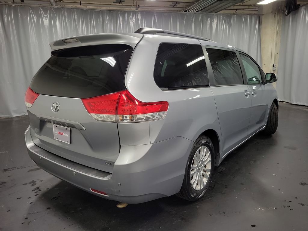 Used 2014 Toyota Sienna XLE image 8