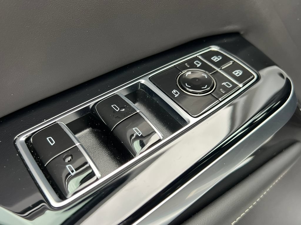 Used 2025 Cadillac Escalade Sport Platinum w/ LPO, ONYX Package AWD/4WD image 19