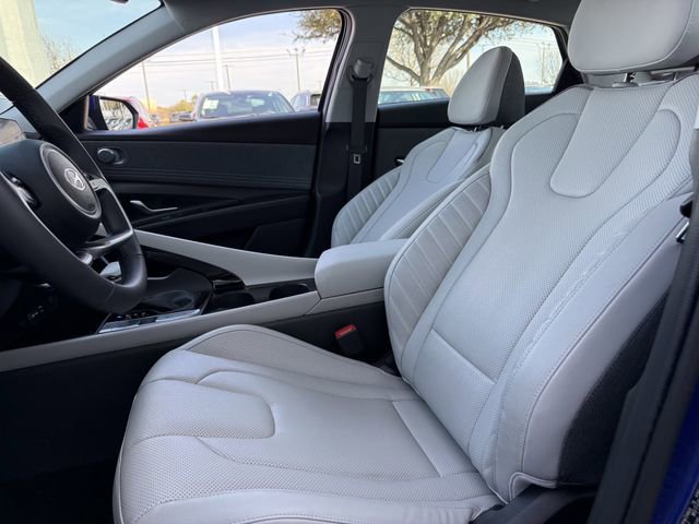 Used 2025 Hyundai Elantra Limited image 24
