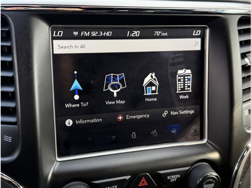 Used 2018 Jeep Grand Cherokee Altitude image 47