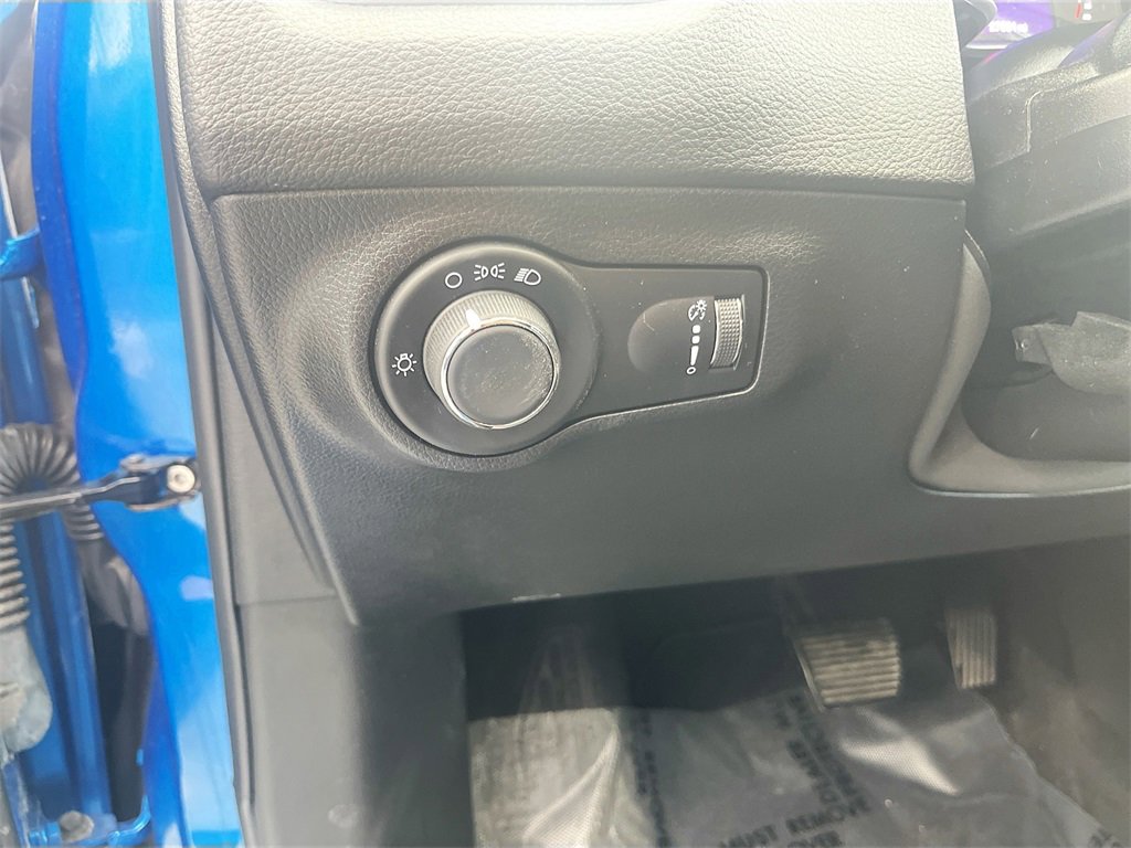 Used 2021 Jeep Compass Sport image 10