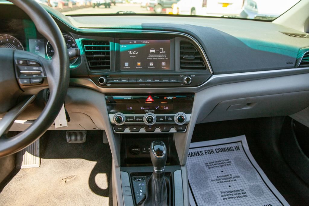Used 2020 Hyundai Elantra SEL FWD image 15