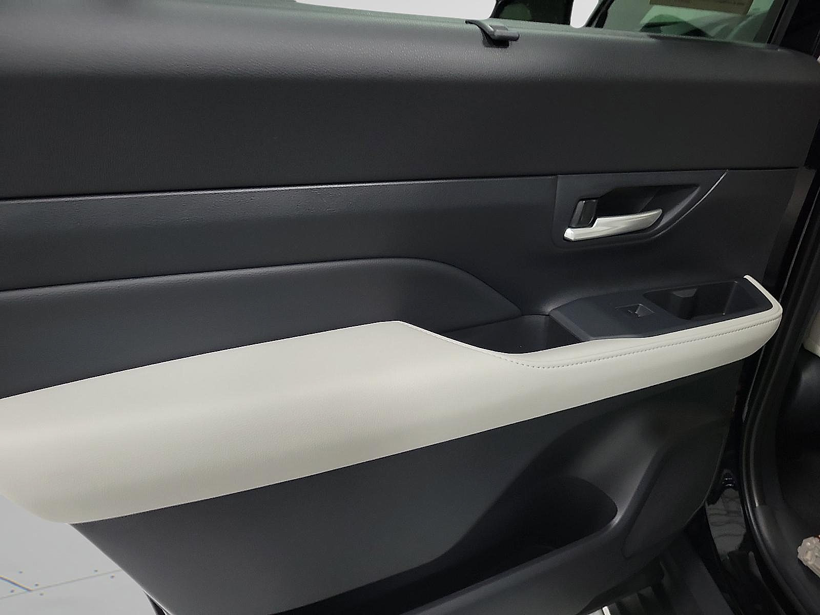 New 2026 Toyota Grand Highlander FWD image 9