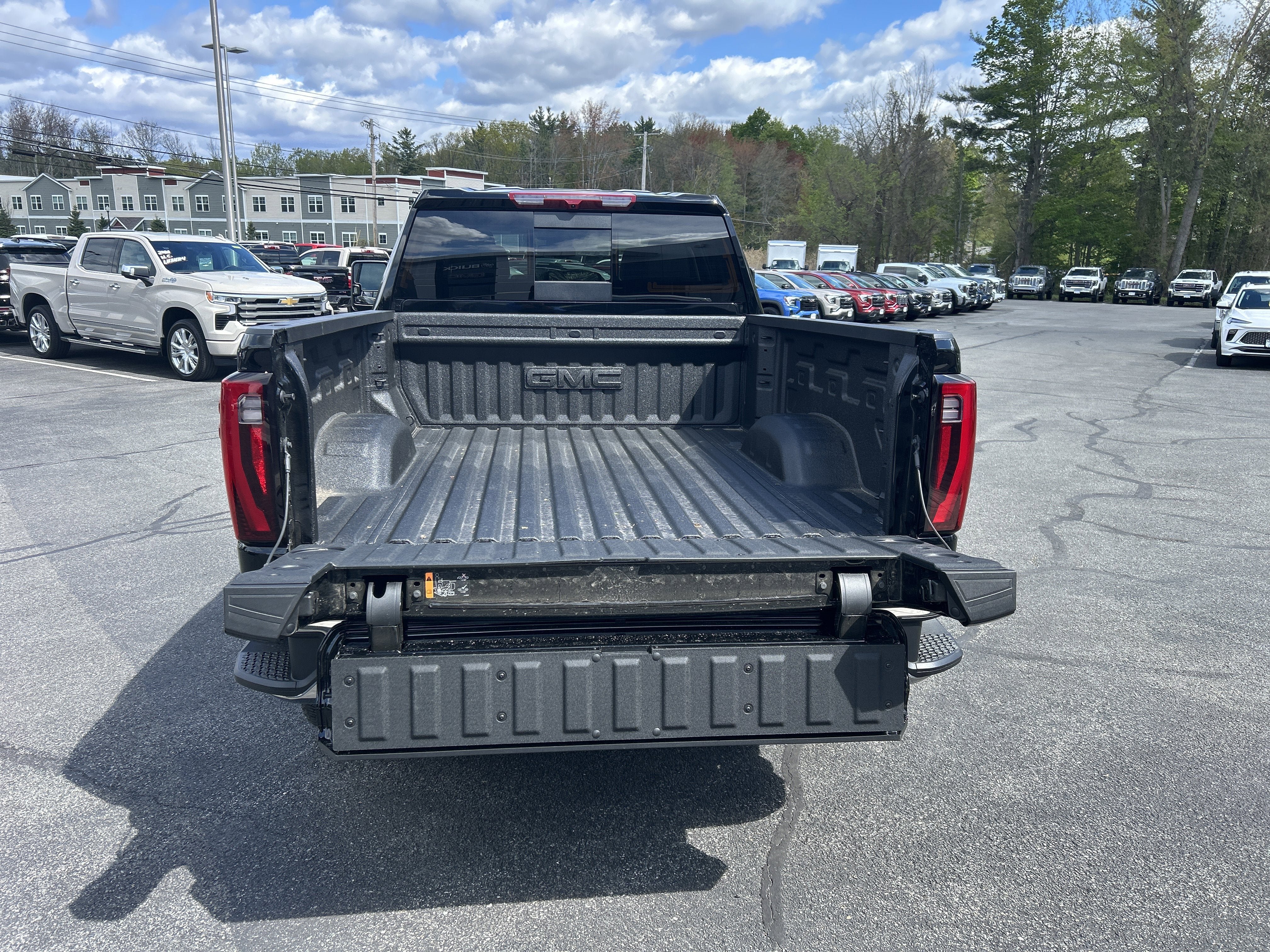 New 2026 GMC Sierra 2500 SLT w/ SLT Premium Package AWD/4WD image 11