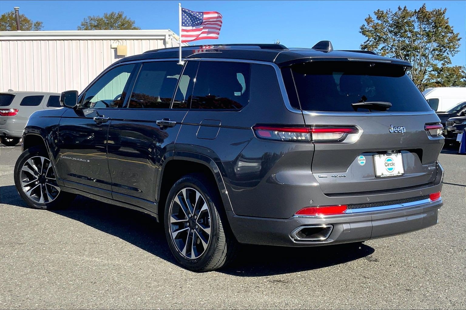 Used 2023 Jeep Grand Cherokee L Overland w/ Luxury Tech Group IV AWD/4WD image 11