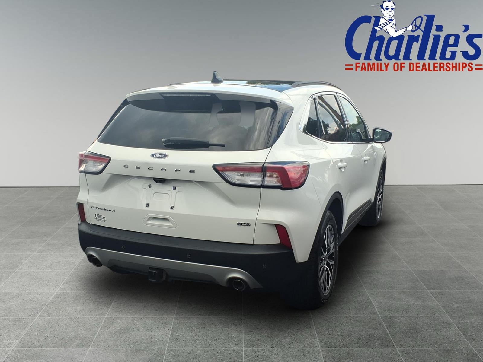 Used 2022 Ford Escape Titanium w/ Class II Trailer Tow Package FWD image 4