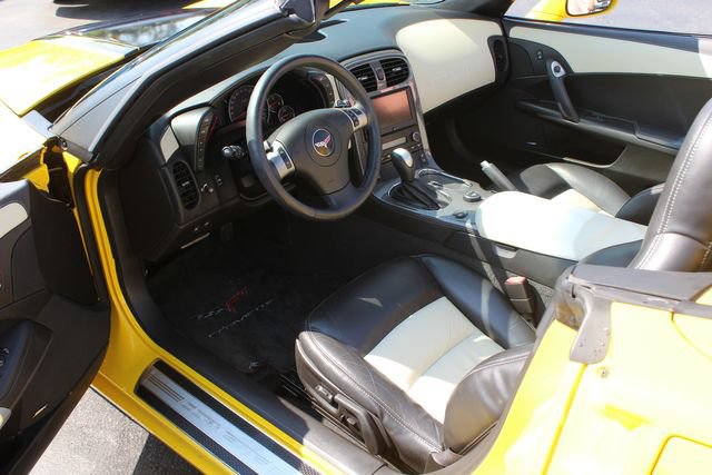 Used 2009 Chevrolet Corvette Convertible w/ Preferred Equipment Group RWD image 21