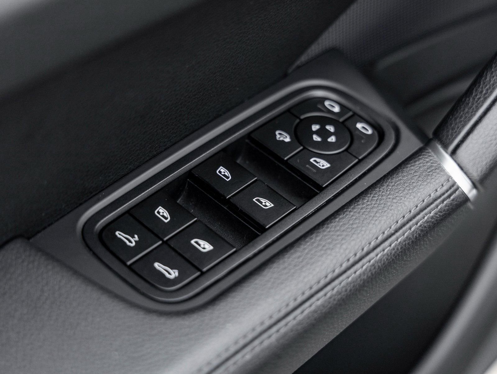 Used 2023 Porsche Cayenne image 21