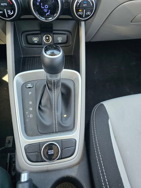 Used 2025 Hyundai Venue SEL FWD image 22