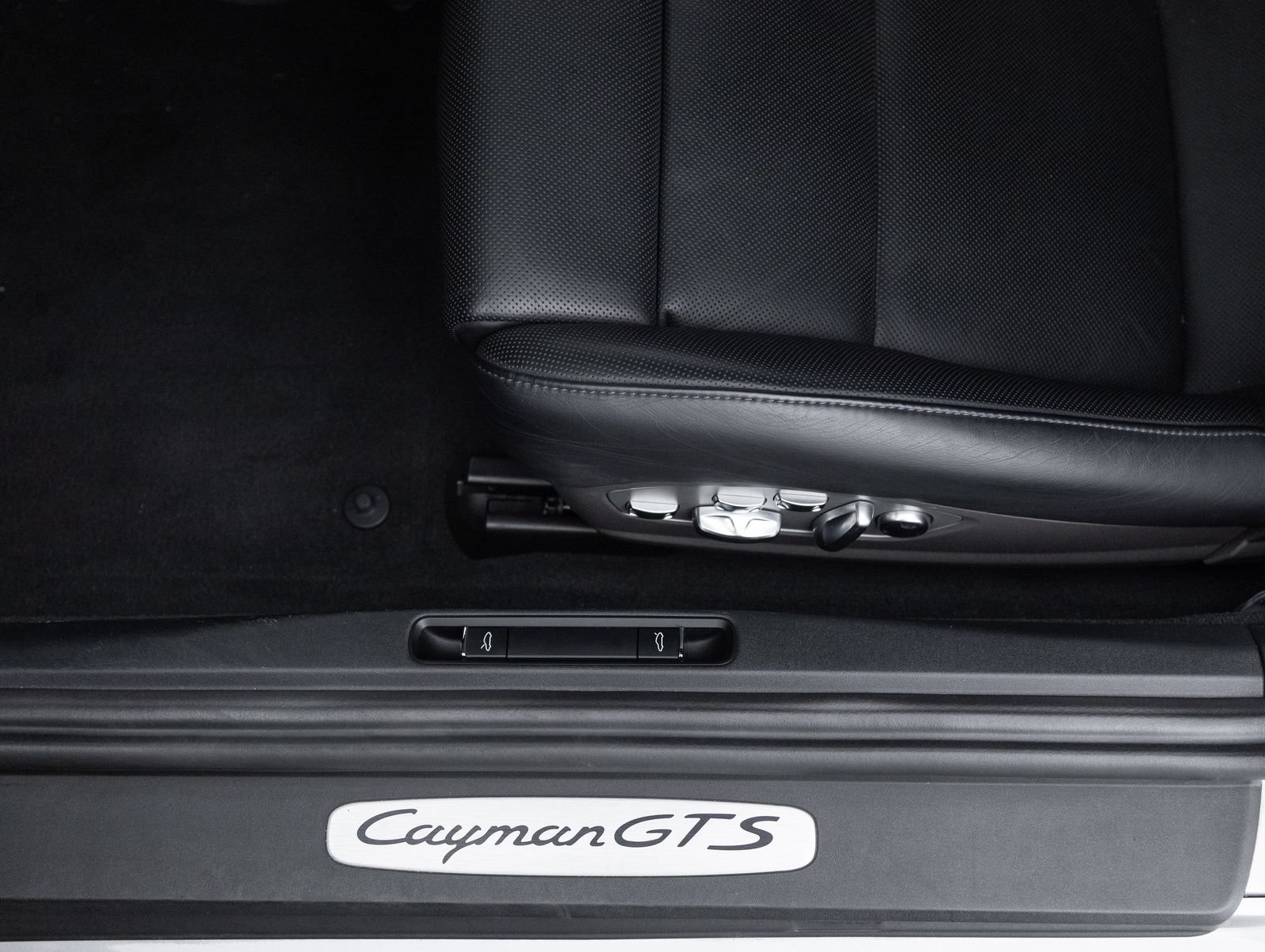 Certified 2022 Porsche 718 Cayman GTS RWD image 21