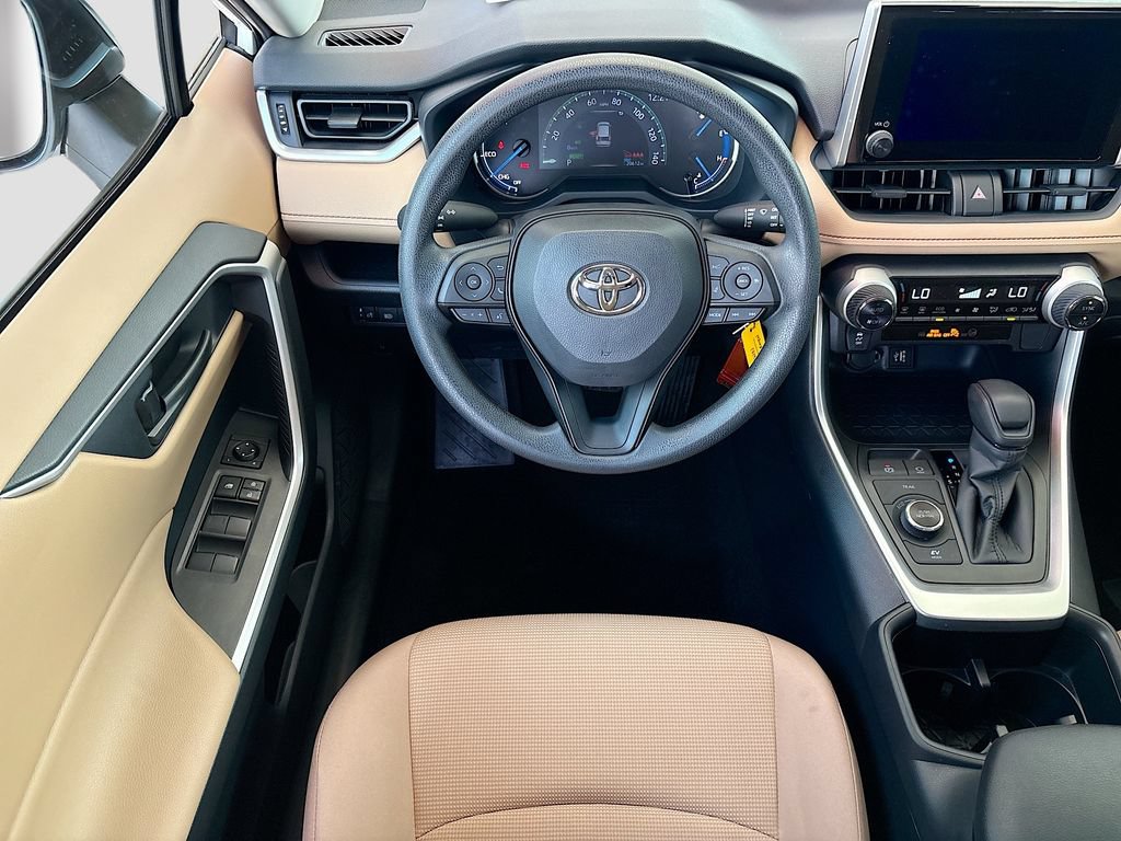 Used 2025 Toyota RAV4 LE AWD/4WD image 10
