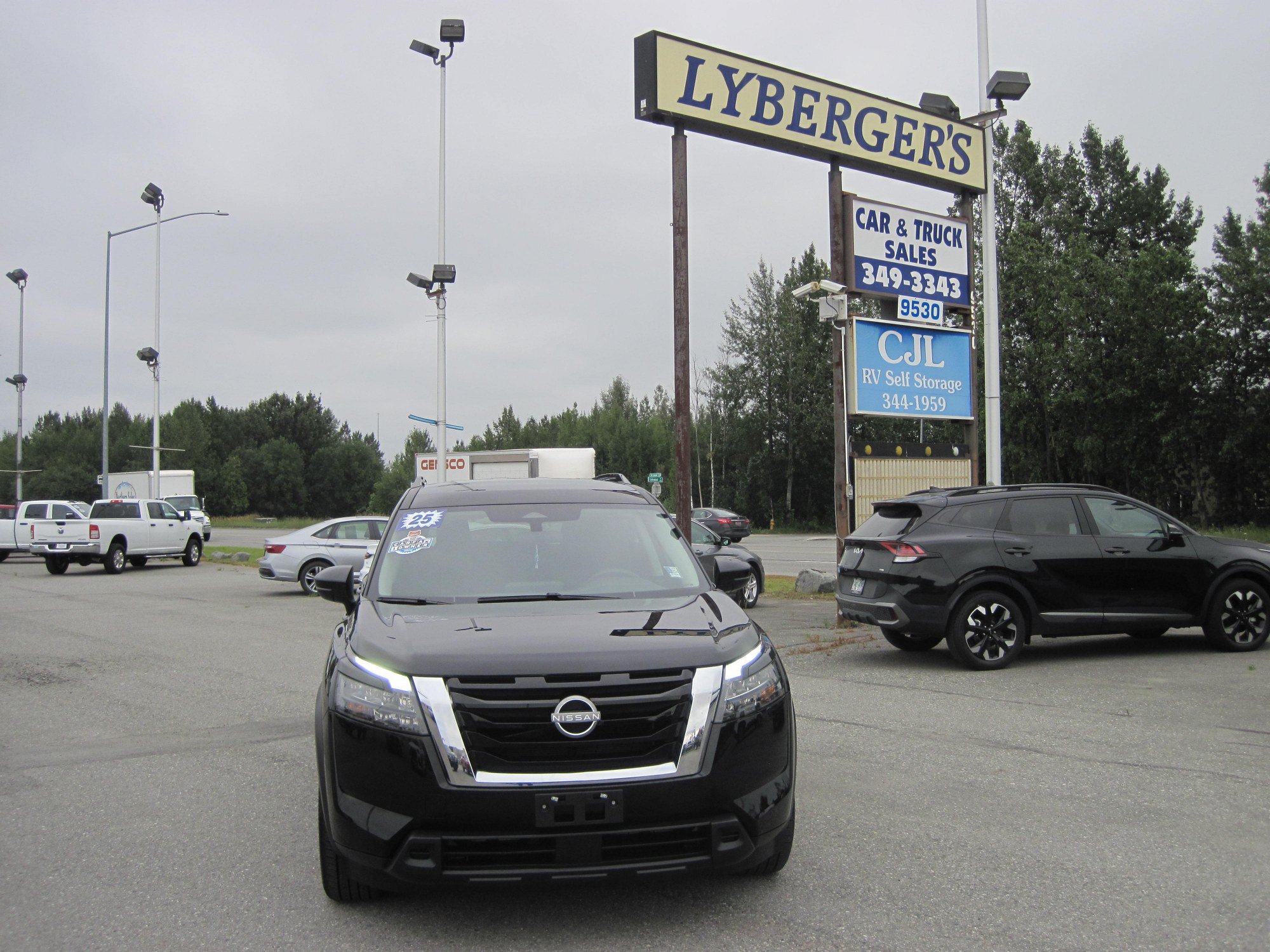 Used 2025 Nissan Pathfinder SV AWD/4WD image 1