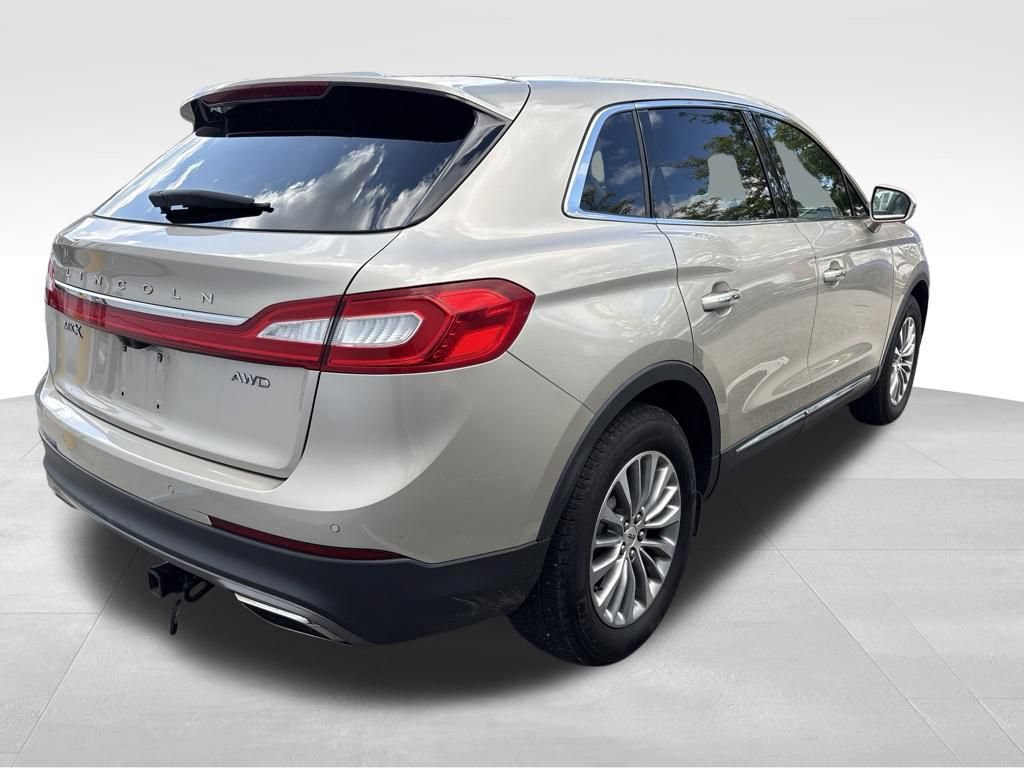 Used 2017 Lincoln MKX Select w/ Select Plus Package AWD/4WD image 3