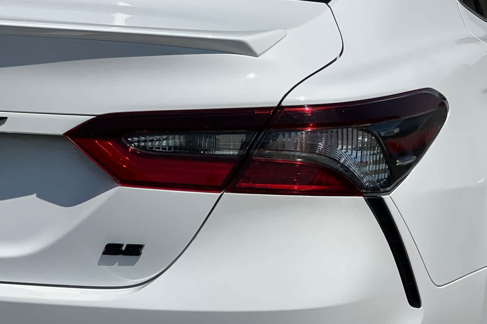 Used 2022 Toyota Camry SE FWD image 29
