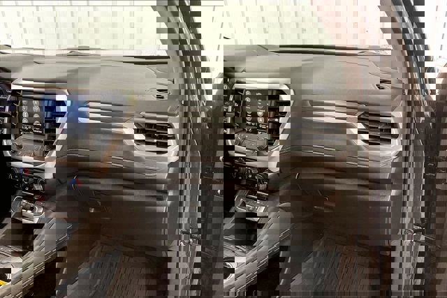 Certified 2023 GMC Acadia SLT w/ Technology Package image 17