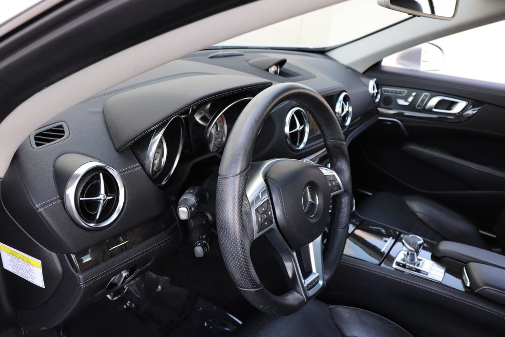 Used 2014 Mercedes-Benz SL 550 w/ Driver Assistance Package image 43