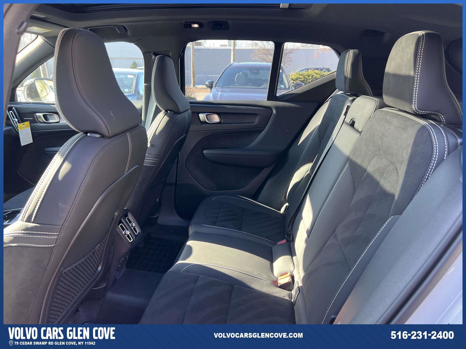 Used 2026 Volvo XC40 B5 Ultra w/ Climate Package image 9