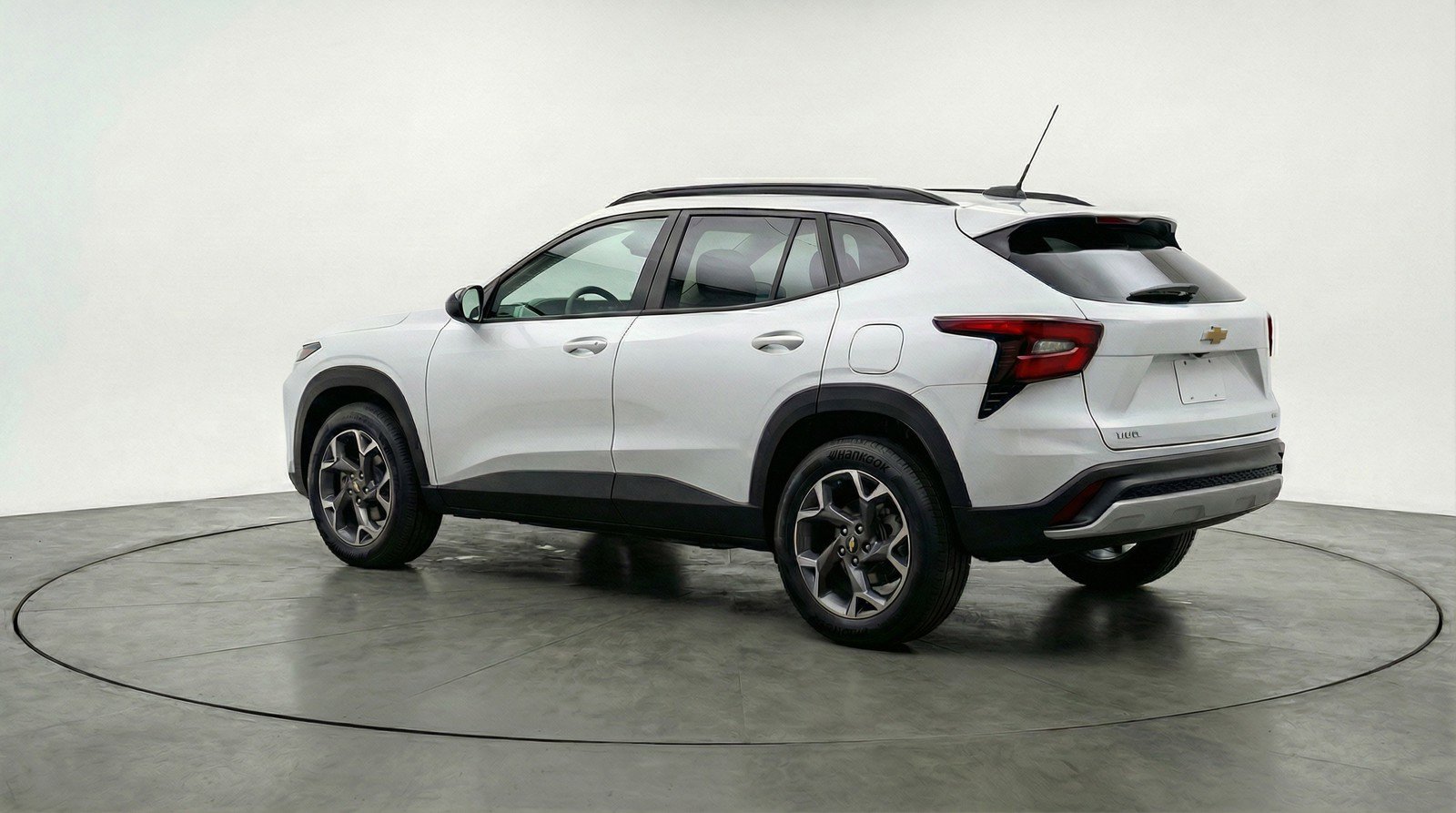 Used 2025 Chevrolet Trax LT w/ LT Convenience Package image 6