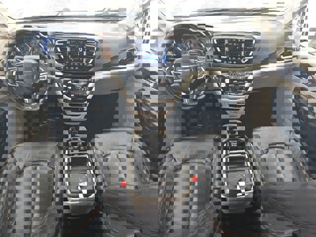 Used 2017 Chrysler Pacifica Touring-L w/ Tire & Wheel Group image 11