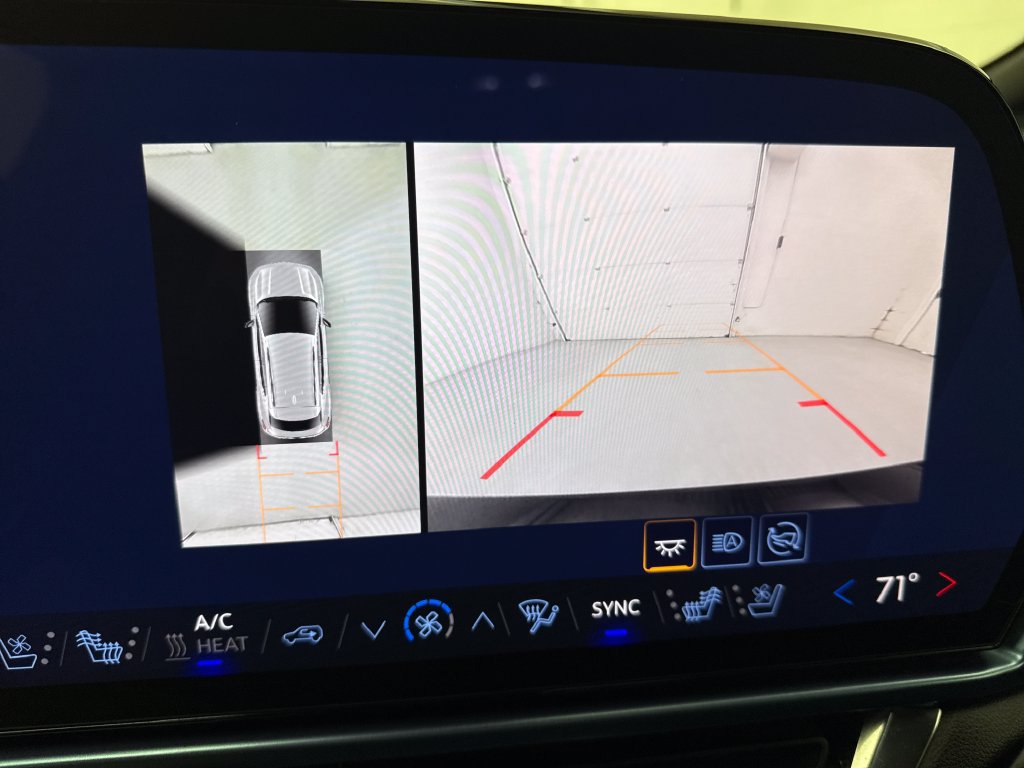 Used 2025 Chevrolet Equinox EV LT w/ Convenience Package II FWD image 20