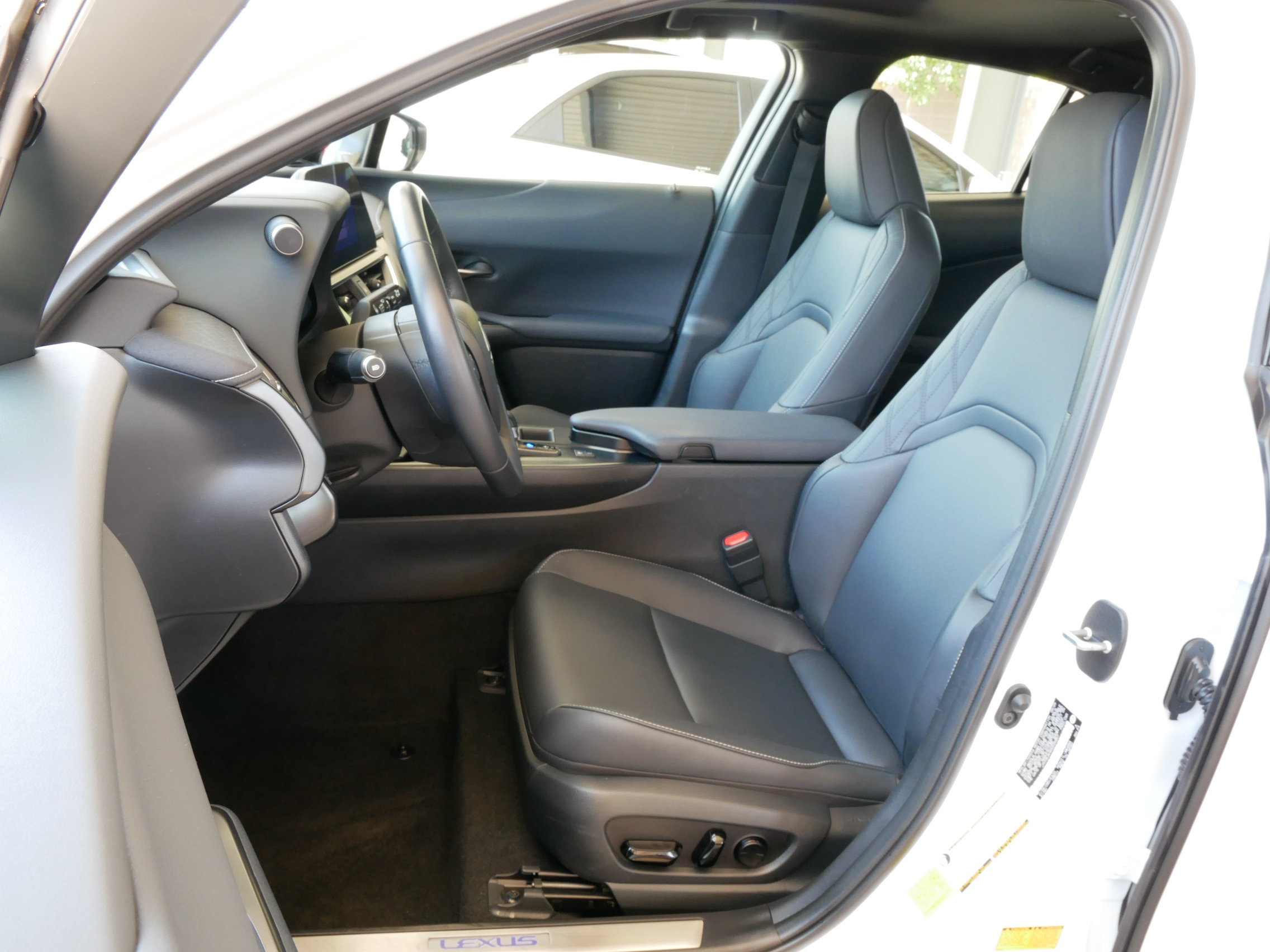 Used 2025 Lexus UX 300h FWD w/ Accessory Package (Z2) image 2