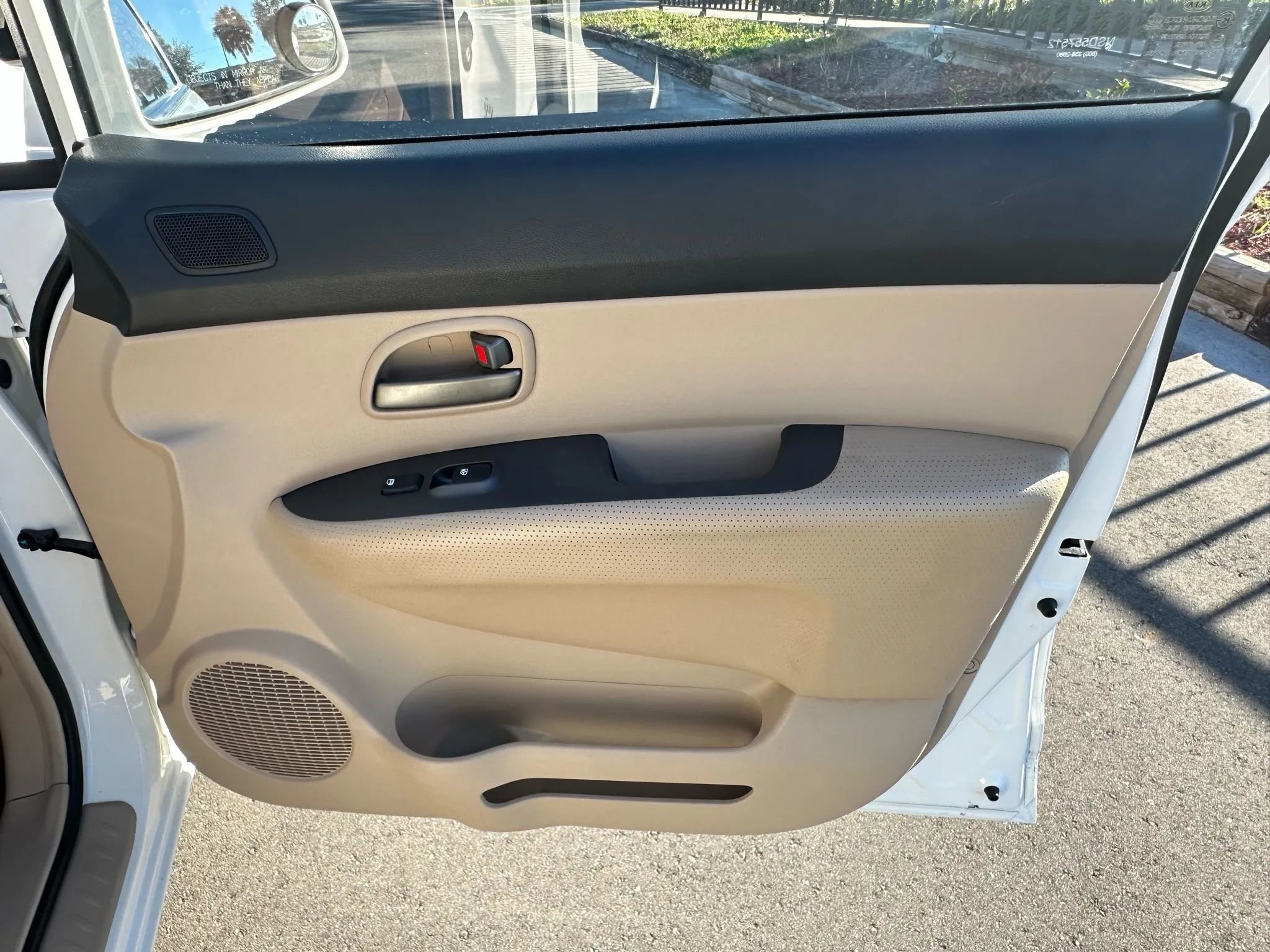 Used 2007 Kia Rondo EX w/ Premium Pkg image 21