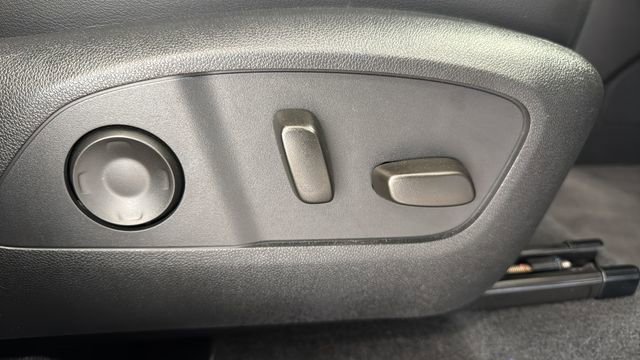Used 2025 Buick Enclave Preferred AWD/4WD image 33