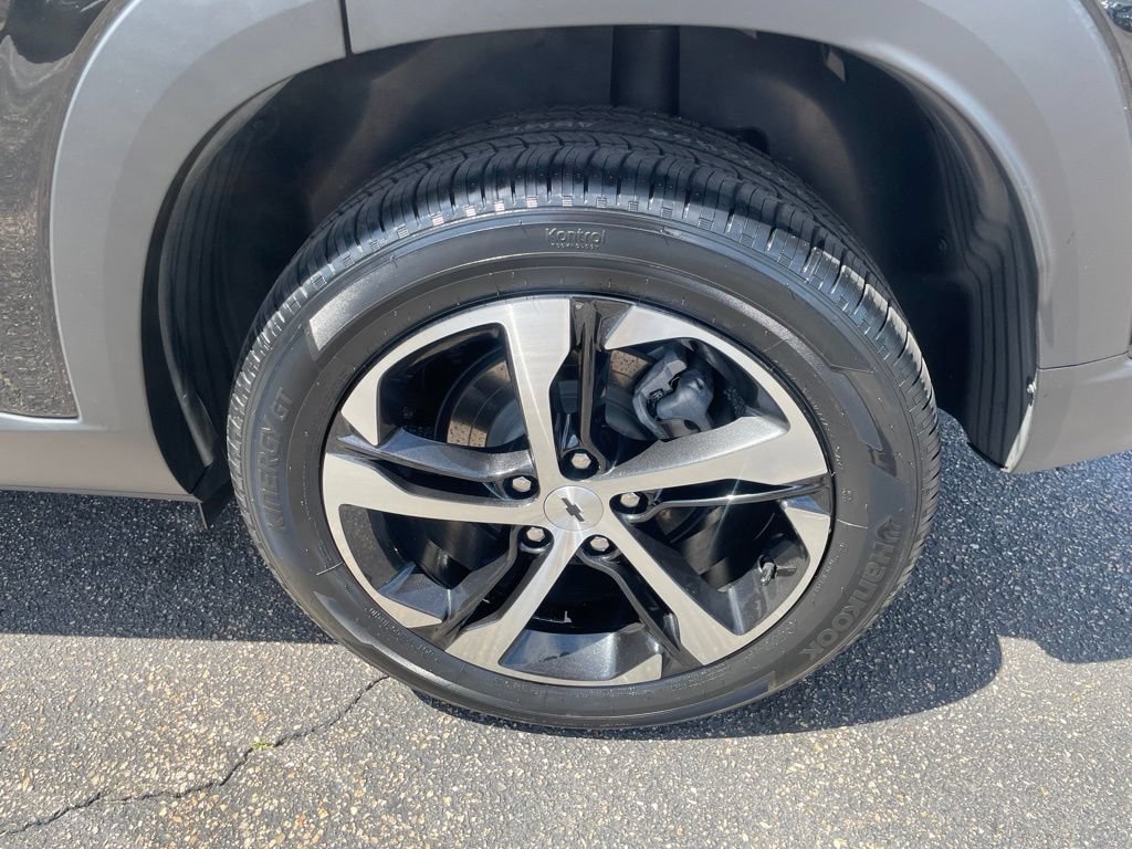 Used 2025 Chevrolet Trax RS w/ Driver Confidence Package FWD image 4