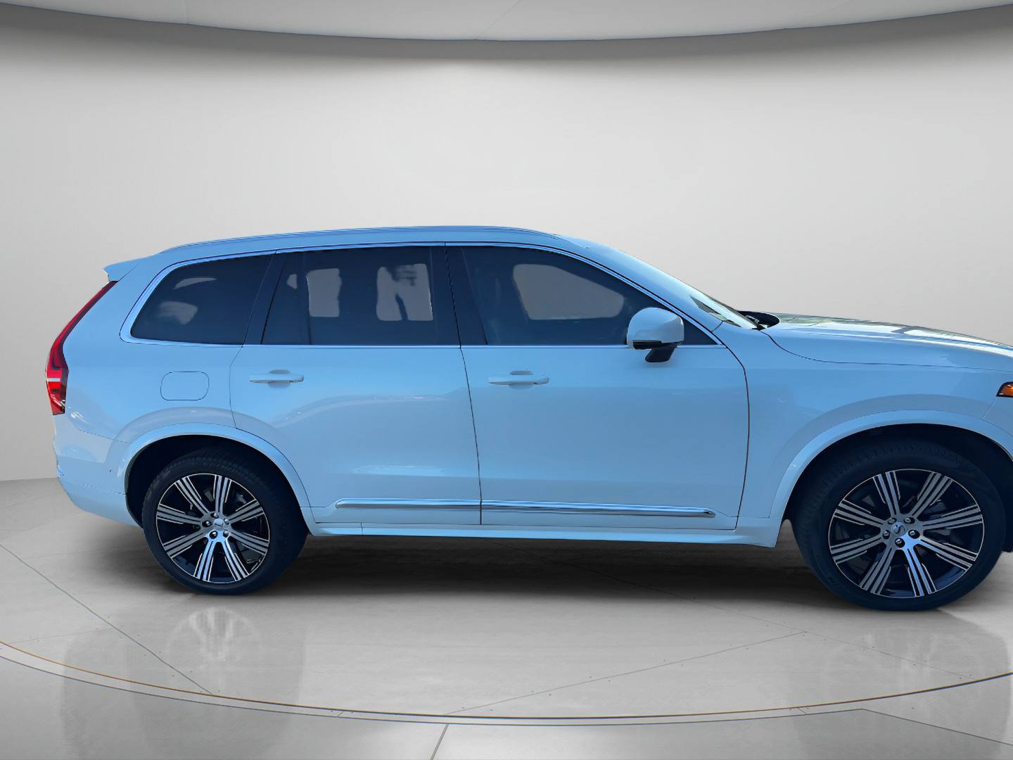 Used 2025 Volvo XC90 B6 Ultra w/ Protection Package AWD/4WD image 4