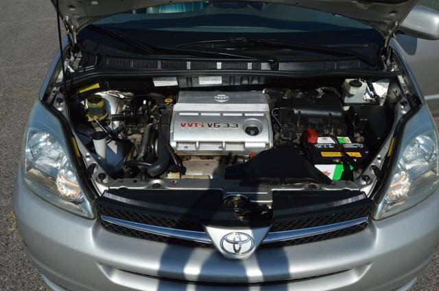 Used 2004 Toyota Sienna XLE Limited w/ Limited Pkg 5 FWD image 35
