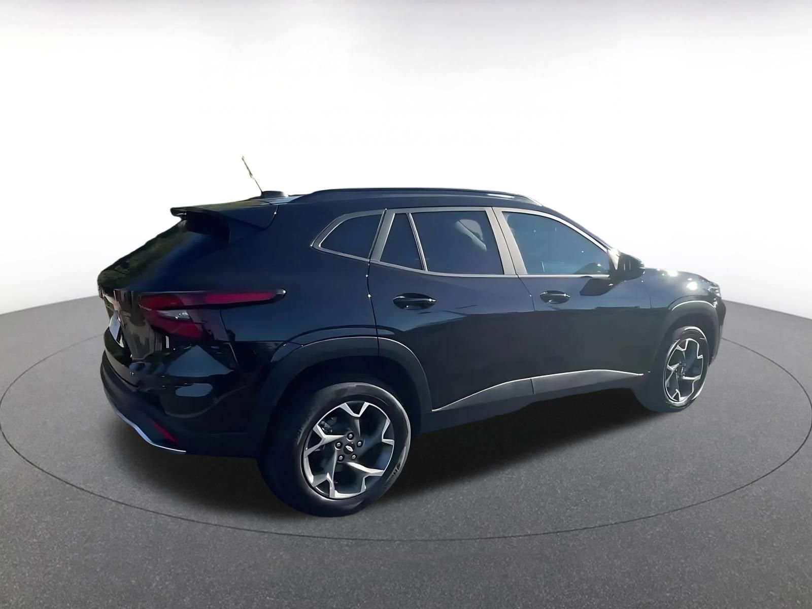 Used 2025 Chevrolet Trax LT image 14