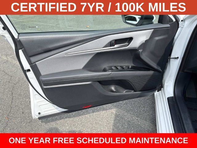 Used 2025 Toyota Camry SE FWD image 13