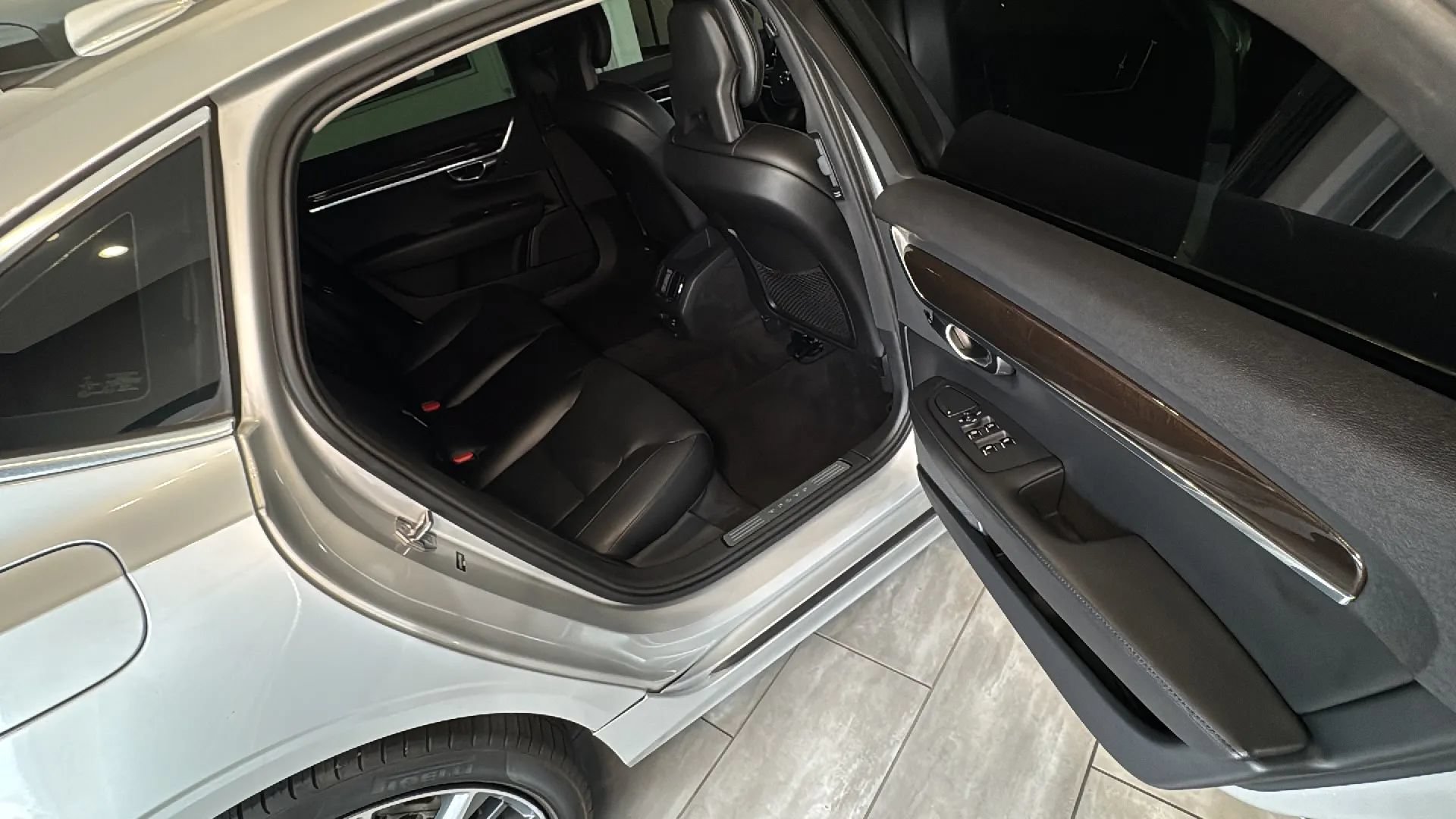 Used 2019 Volvo S90 T5 Momentum FWD image 30