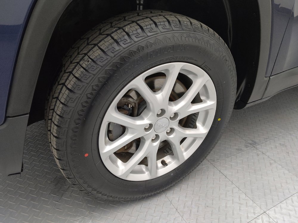 Used 2015 Jeep Cherokee Latitude w/ Comfort/Convenience Group image 31