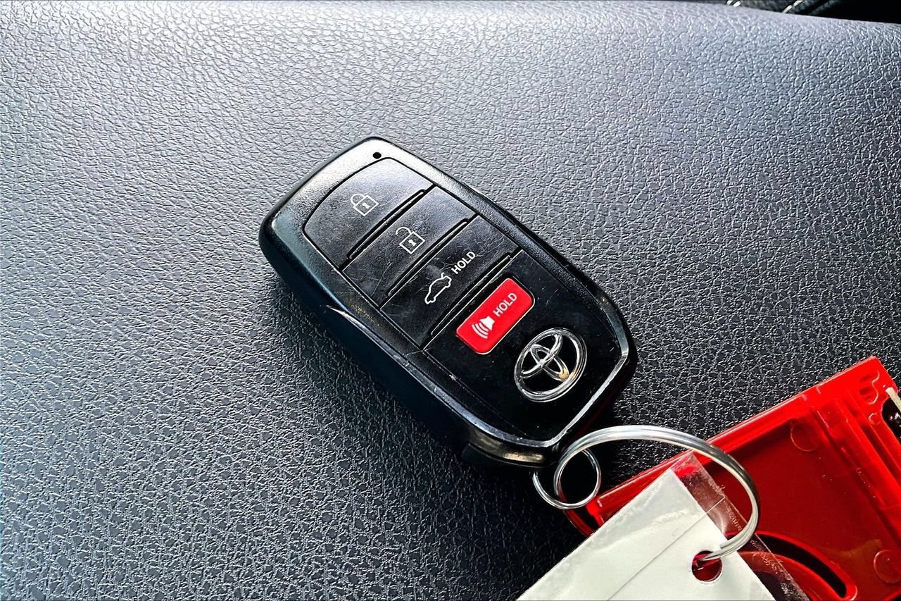 Used 2026 Toyota Camry SE FWD image 37