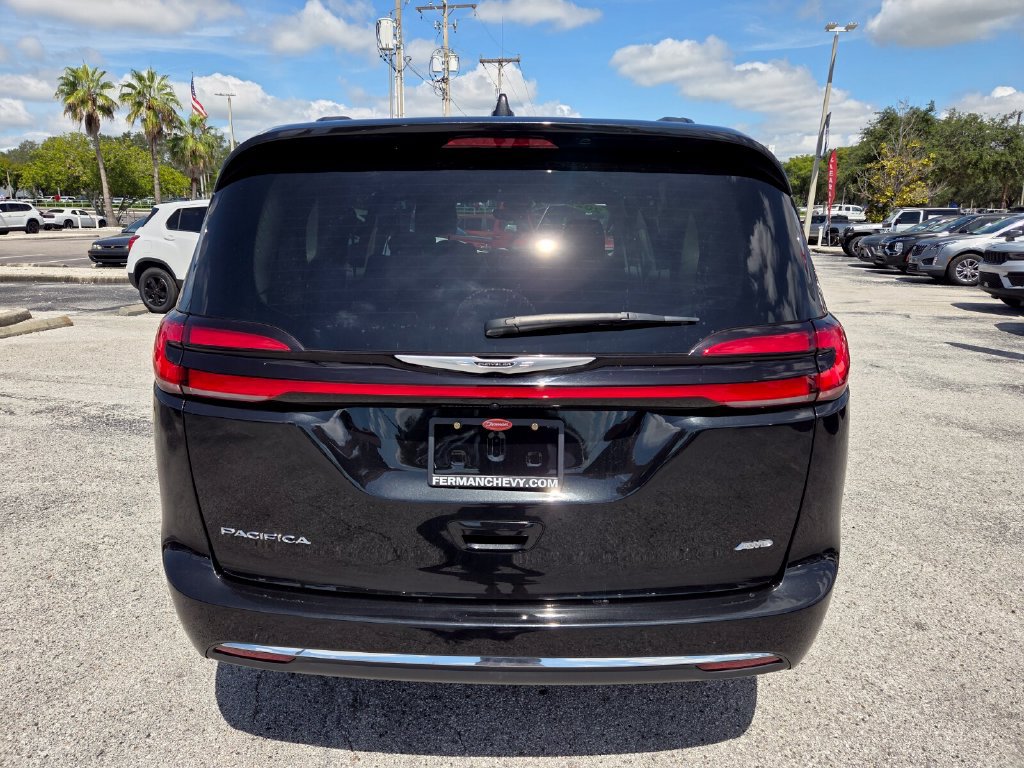 Used 2022 Chrysler Pacifica Touring-L AWD/4WD image 12