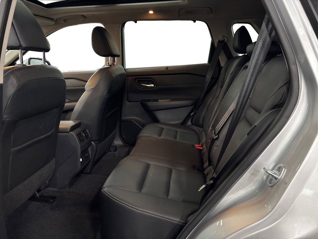 Used 2022 Nissan Rogue SL w/ SL Premium Package image 10